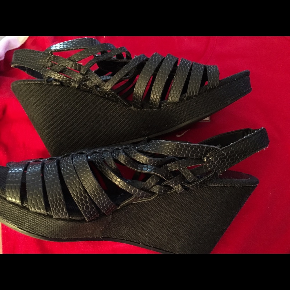 New York And Co. Caged Platform Sandals View 3